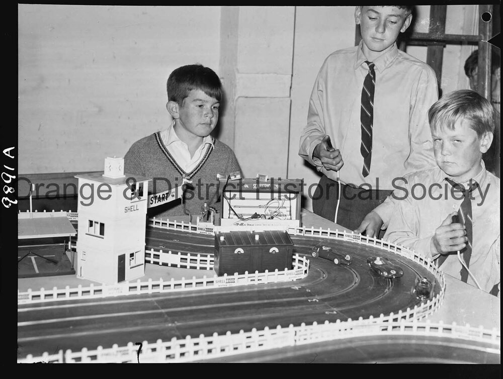 Slot car racing circuit