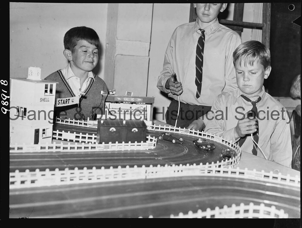 Slot car racing circuit