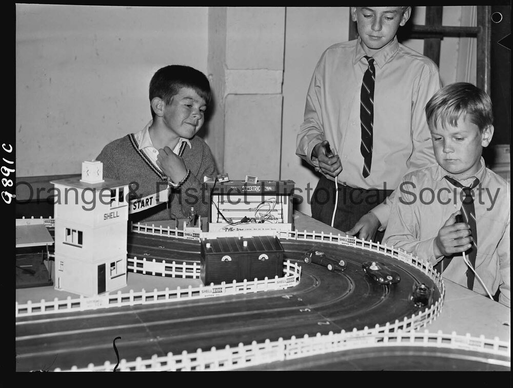 Slot car racing circuit