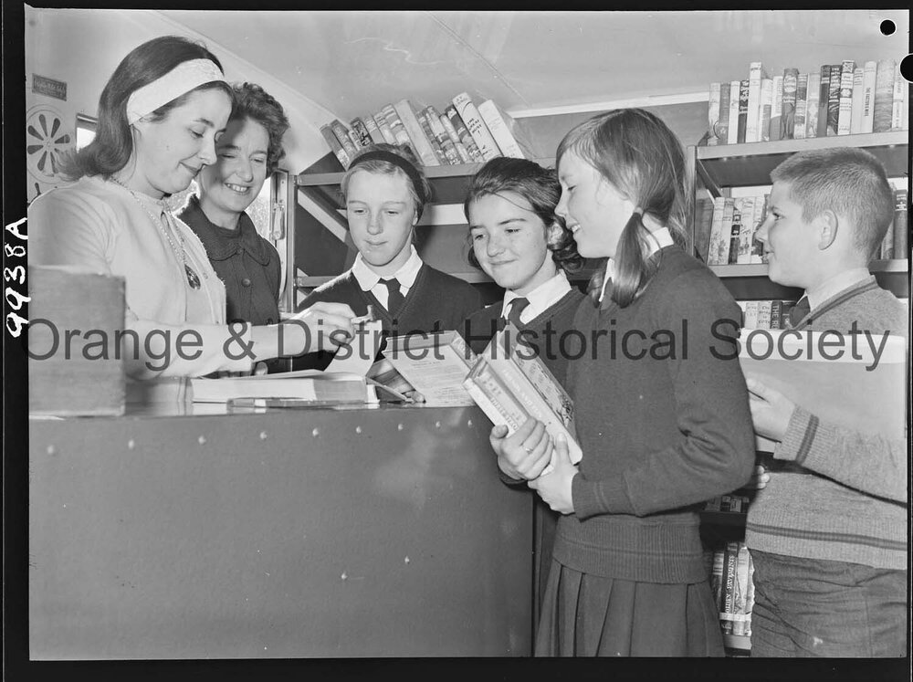 Bookmobiles visit Orange schools during Book Week