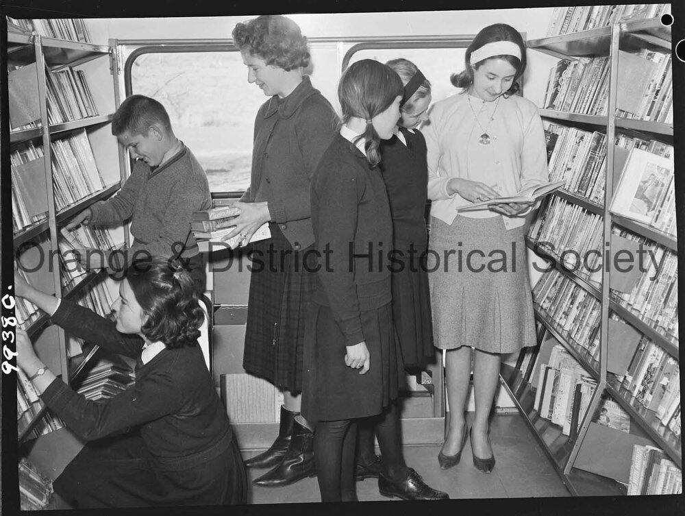 Bookmobiles visit Orange schools during Book Week