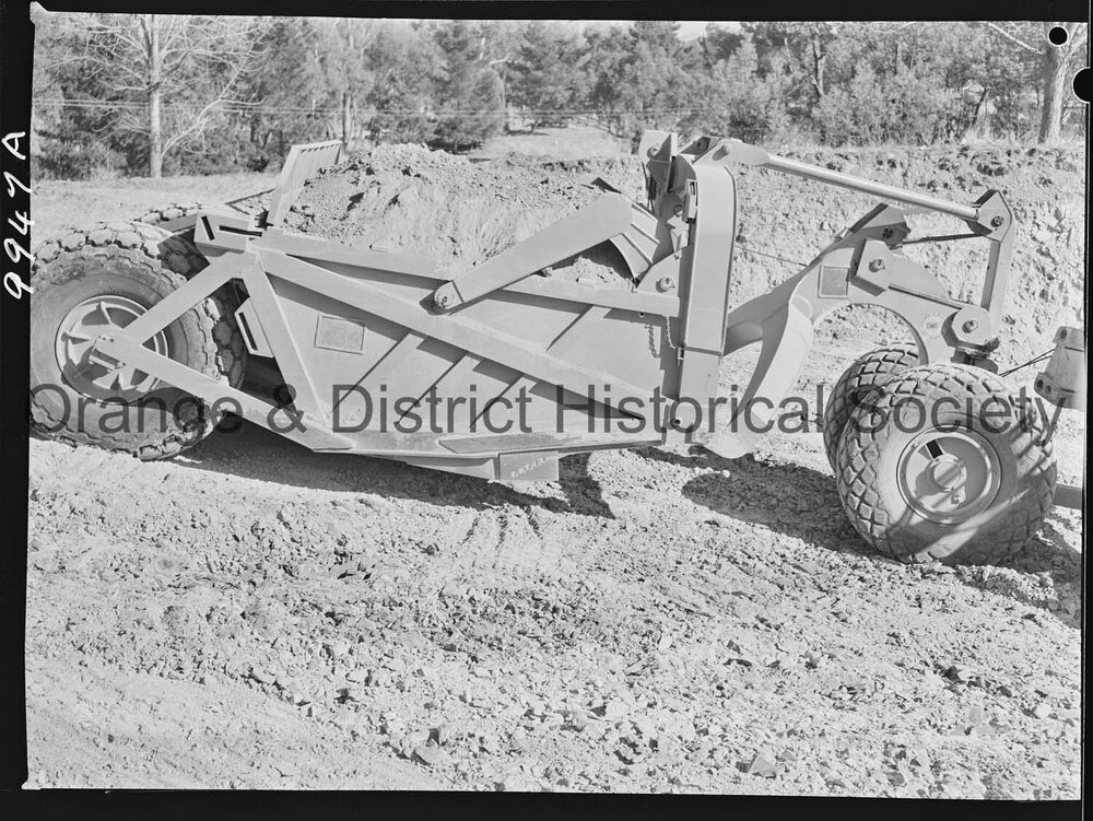 Buttsworth earth scoop