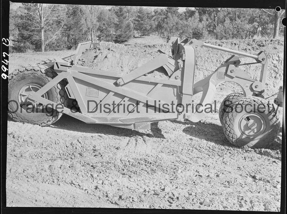 Buttsworth earth scoop