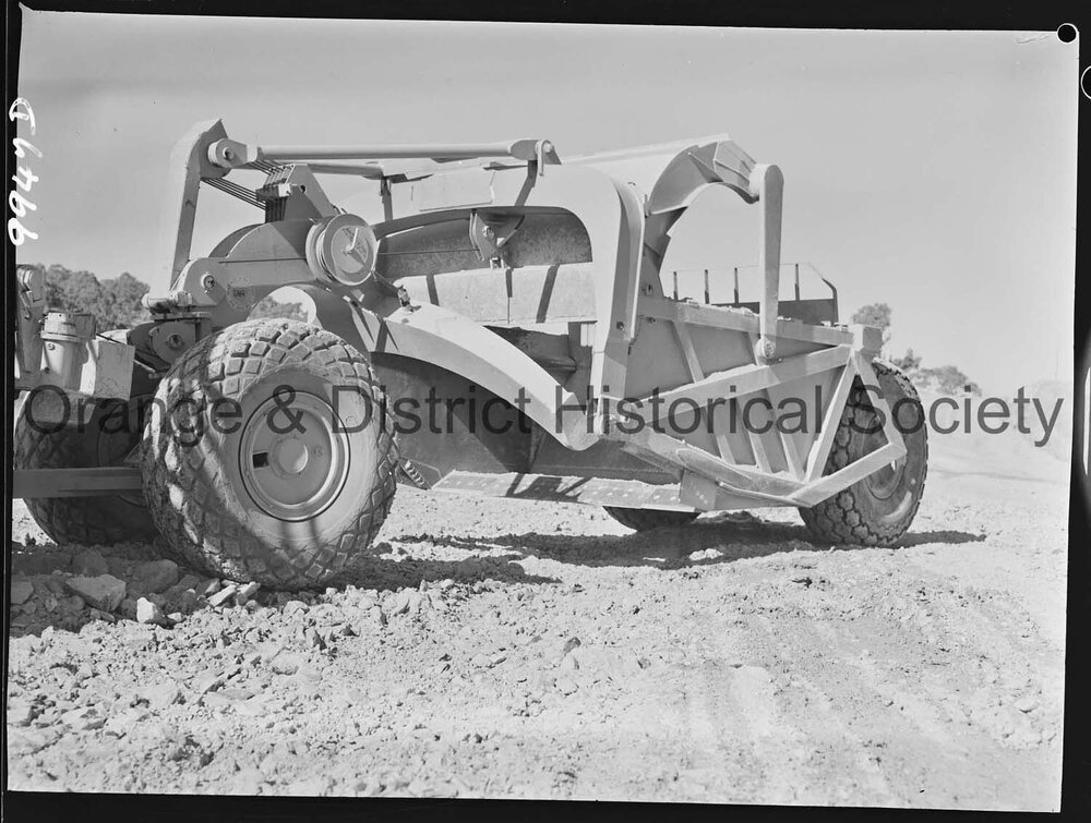 Buttsworth earth scoop