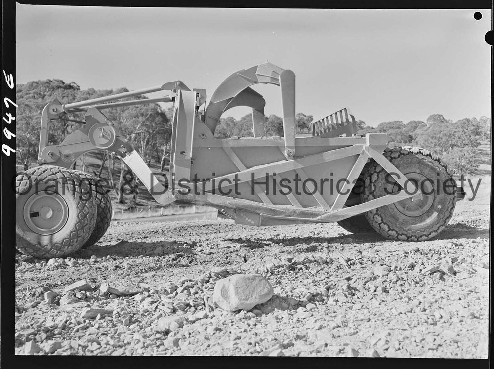 Buttsworth earth scoop