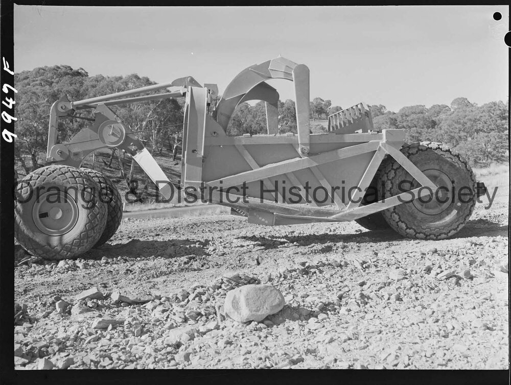 Buttsworth earth scoop