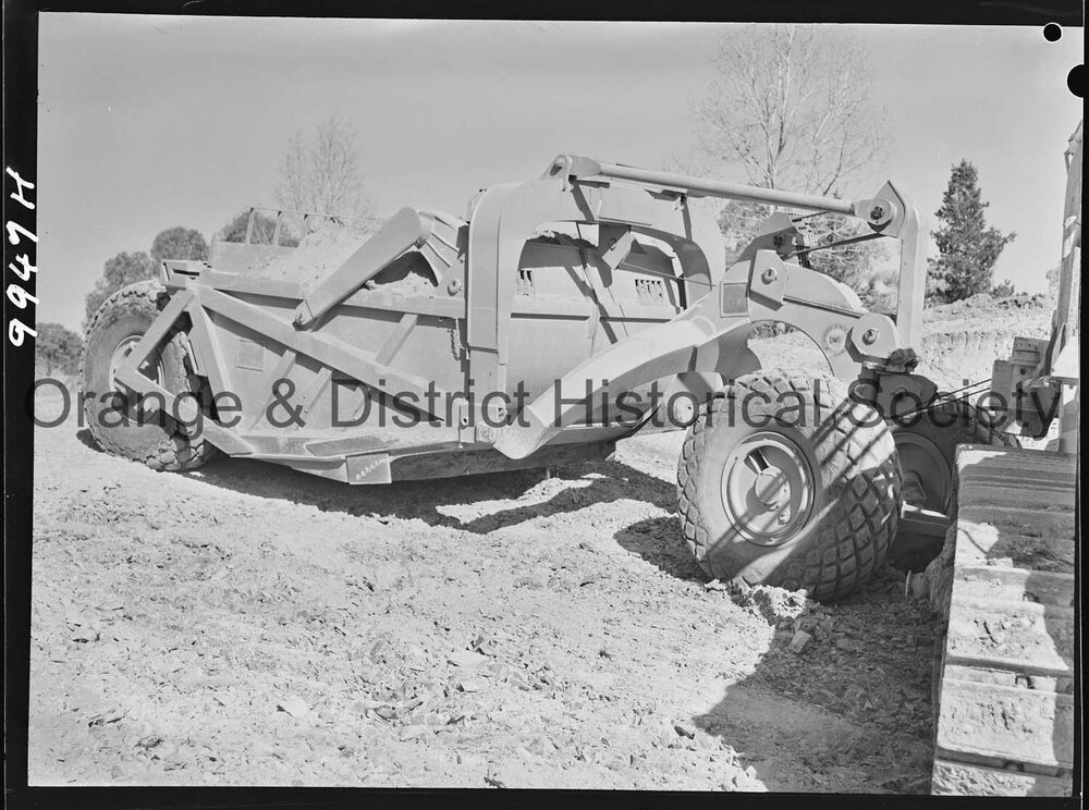 Buttsworth earth scoop