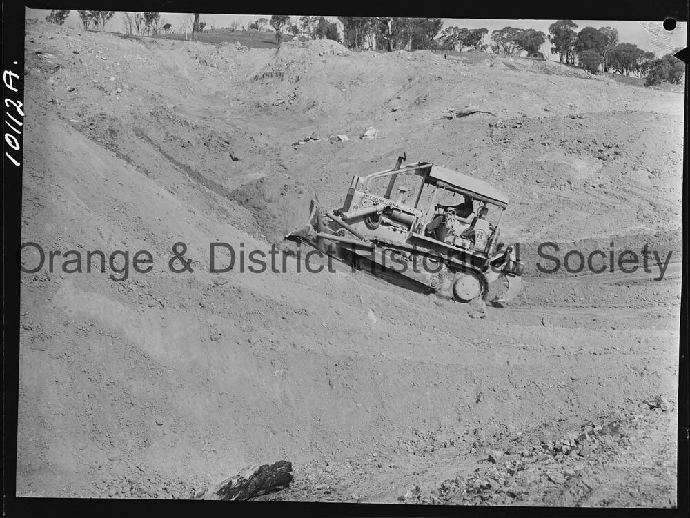 Buttsworth earth scoop