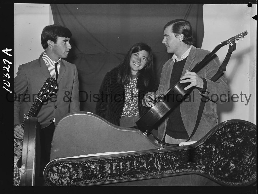 Folk Singers in concert