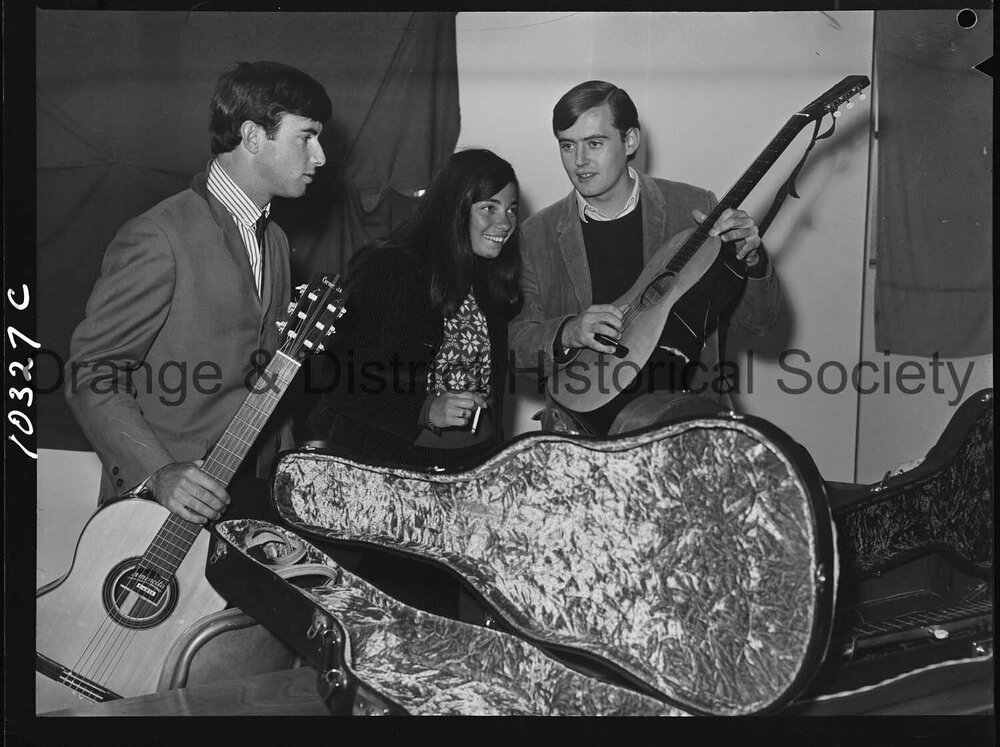 Folk Singers in concert