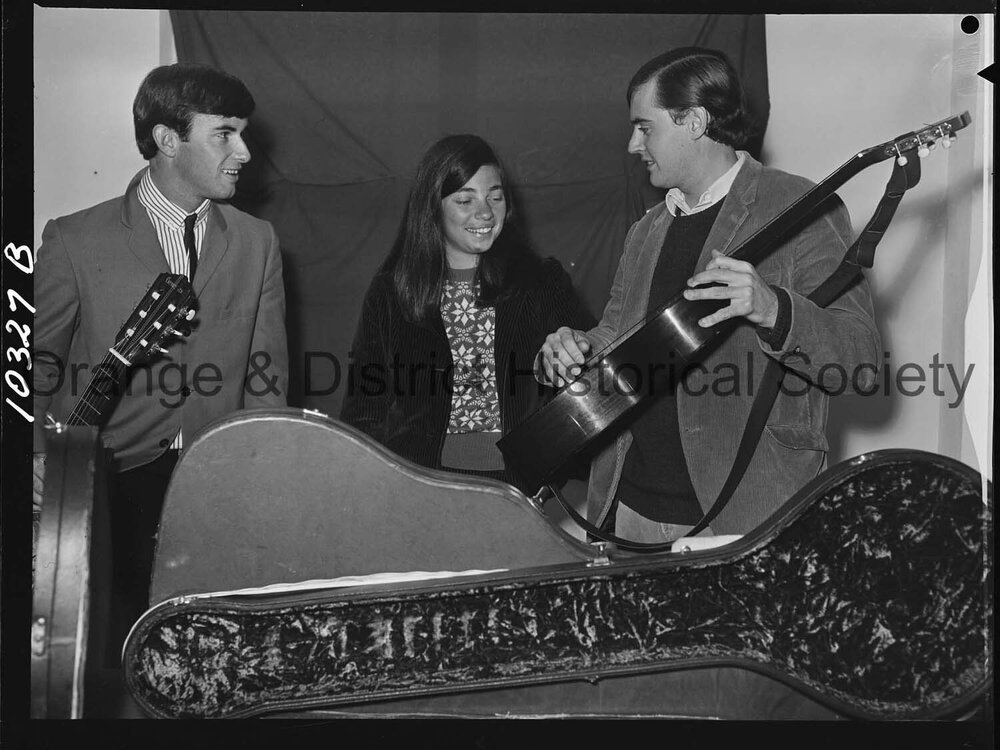 Folk Singers in concert