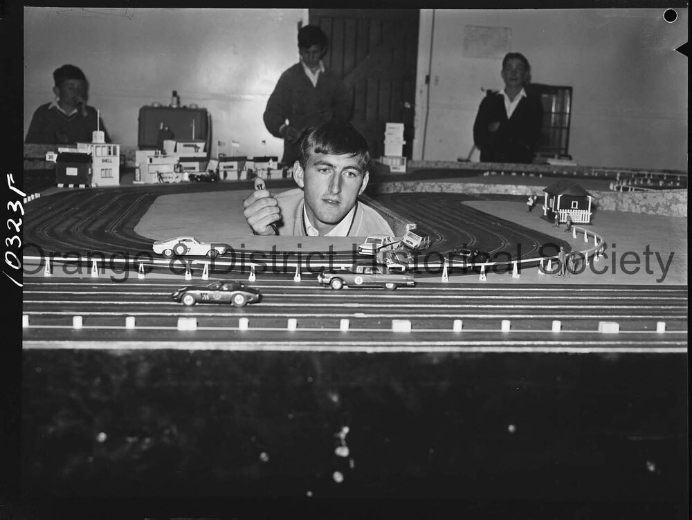 Slot car racing circuit