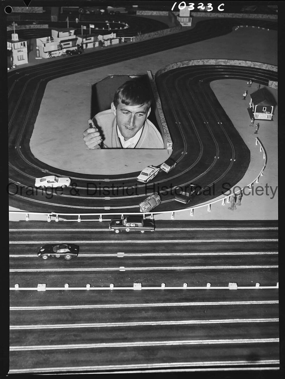 Slot car racing circuit
