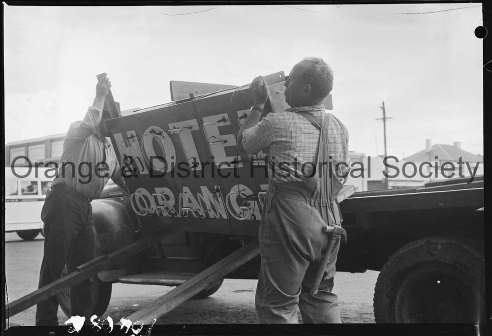 Demolition of the Hotel Orange