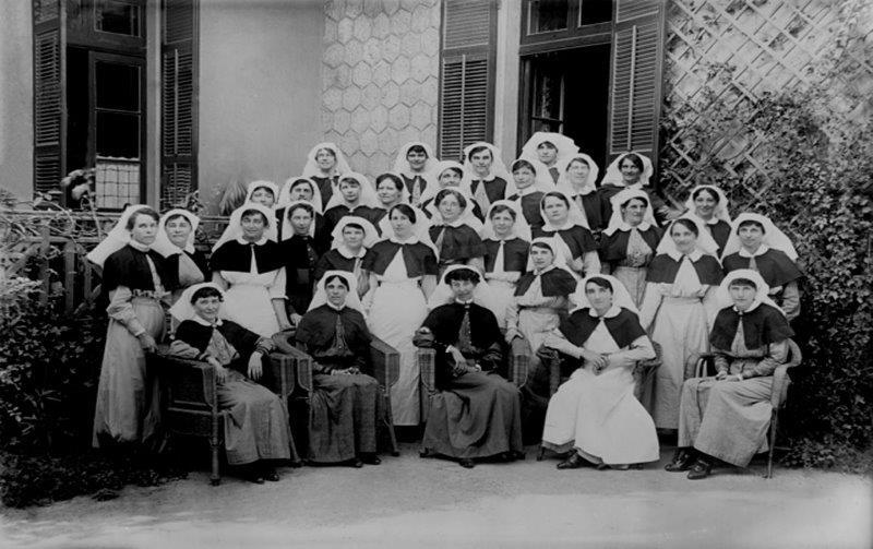 Nursing staff of the 1st Australian Stationary Hospital, Ismailia, Egypt, 1916