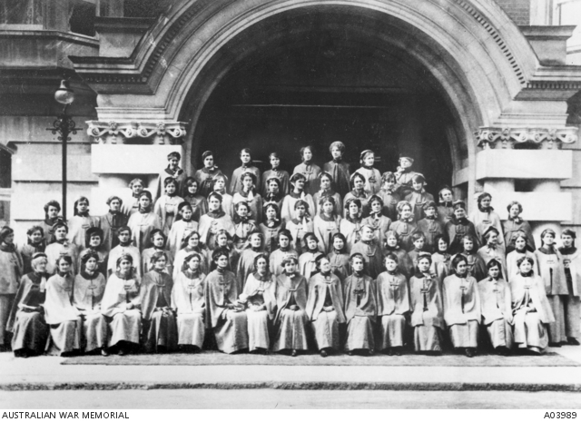 Members of the Australian Army Nursing Service outside the Ivanhoe Hotel in London c1916. Florence Lewis is in the 4th row, 4th from the left.