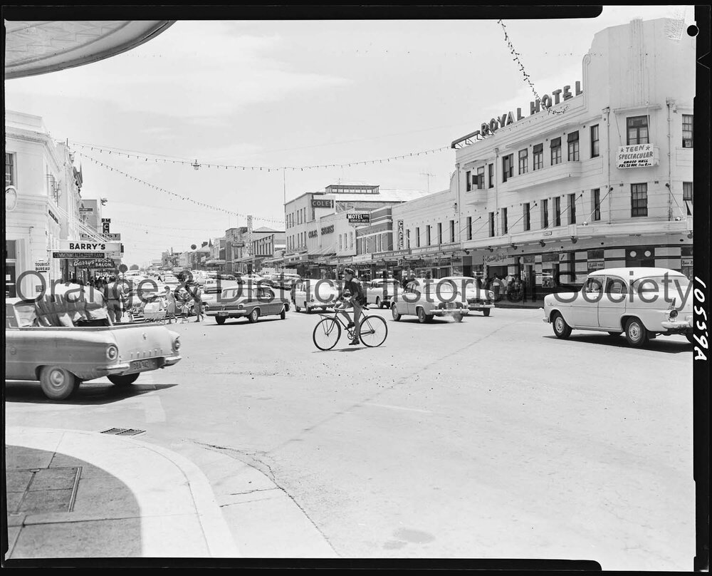 After-Christmas shopping crowds