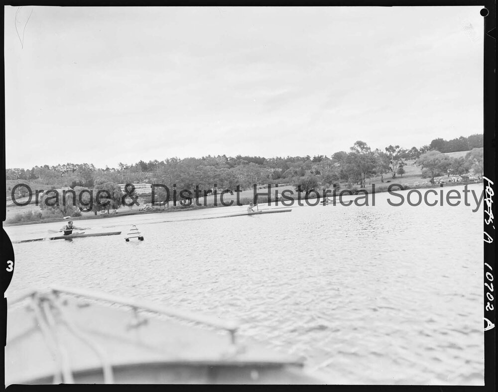 Canoe races at Lake Canobolas