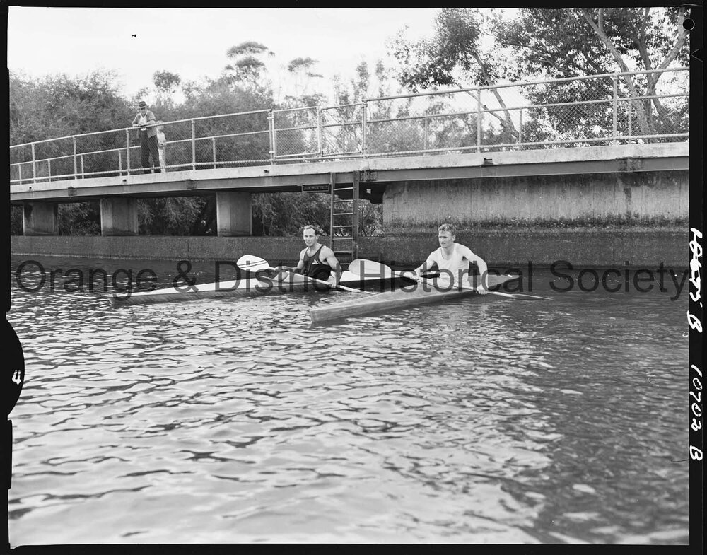 Canoe races at Lake Canobolas