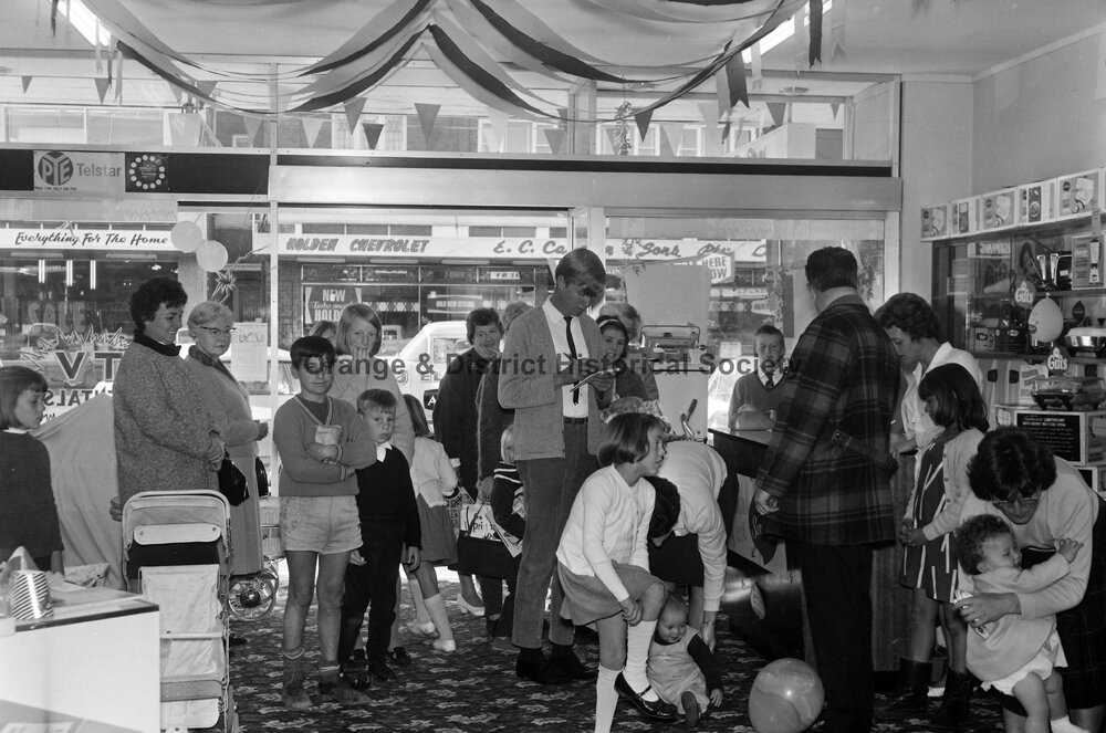 Malvern Star baby crawl contest
