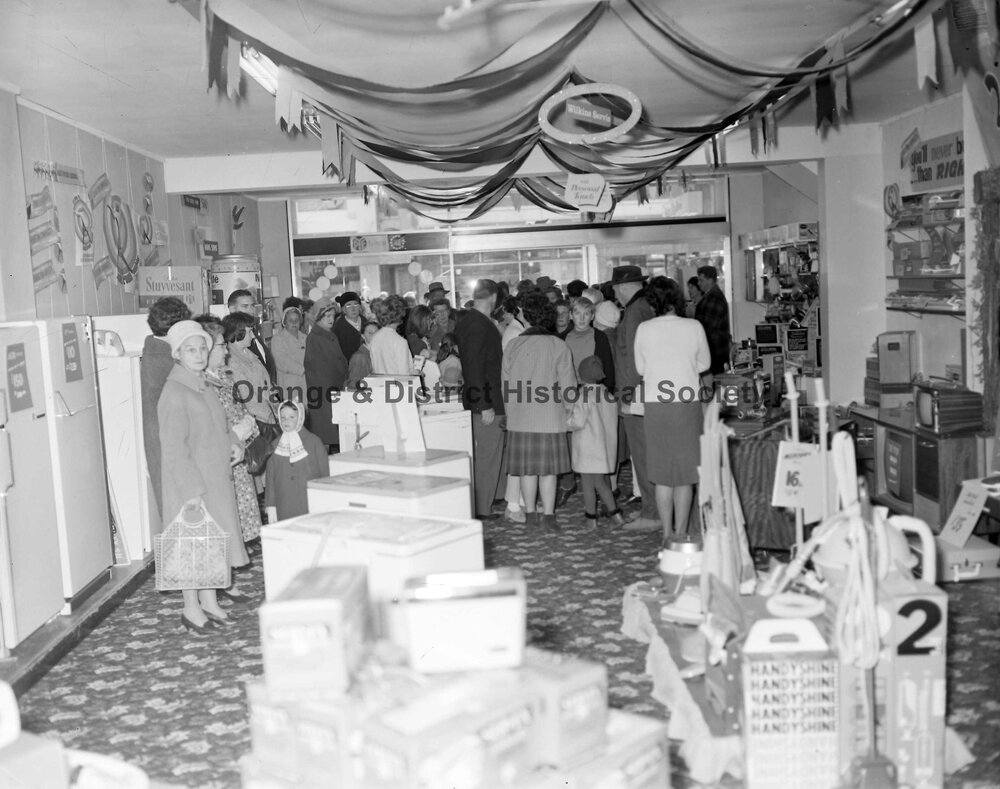 Radio 2GZ promotion at Malvern Star stores