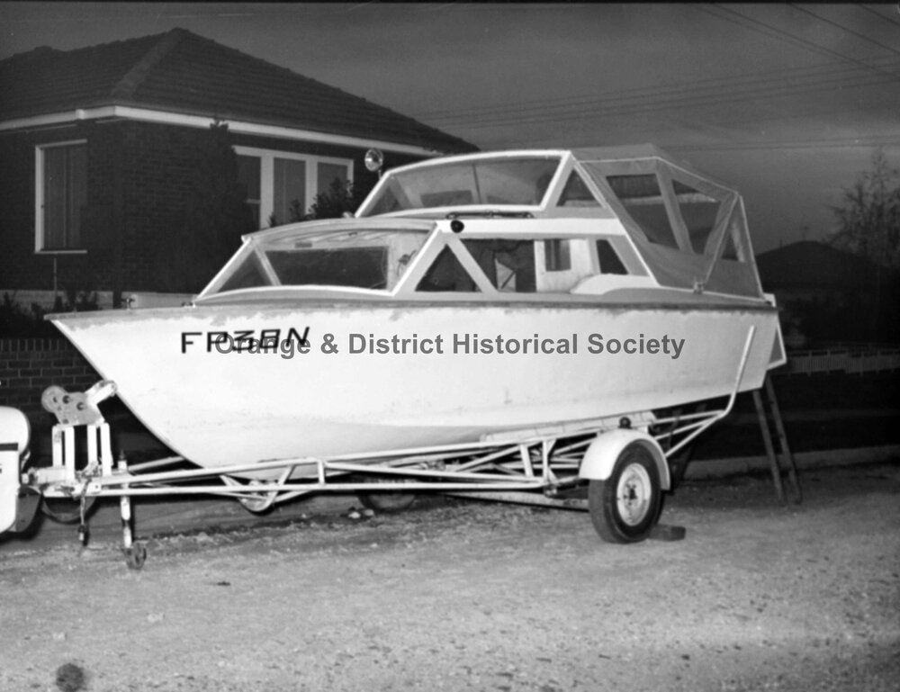 Dr L G Deithe's cabin cruiser 