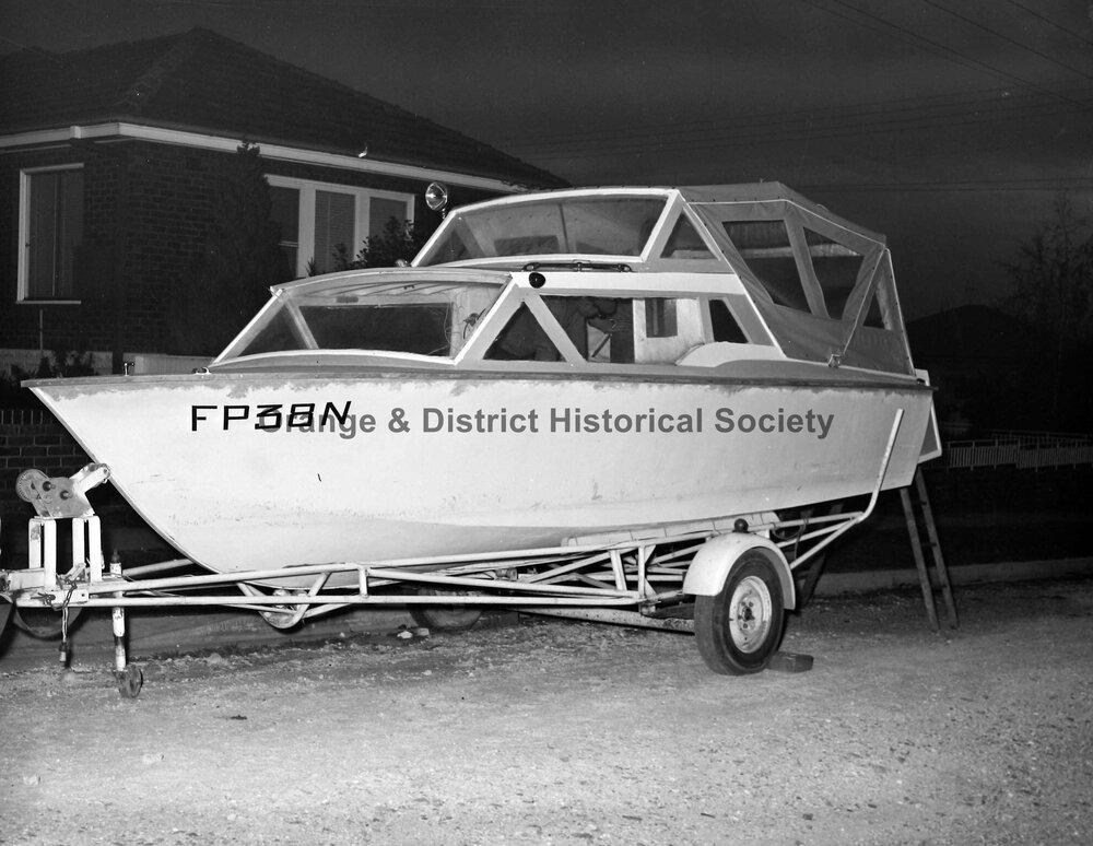 Dr L G Deithe's cabin cruiser 