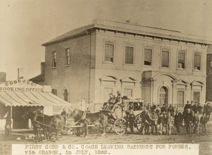 First Cobb &amp; Co coach leaving Bathurst