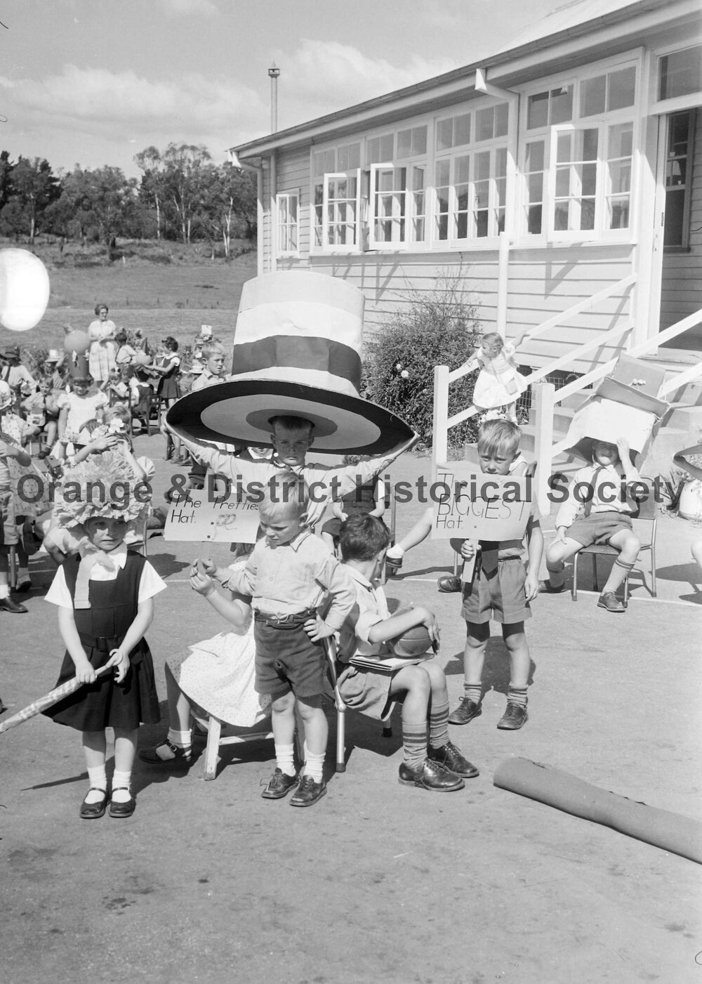 Glenroi School hat parade