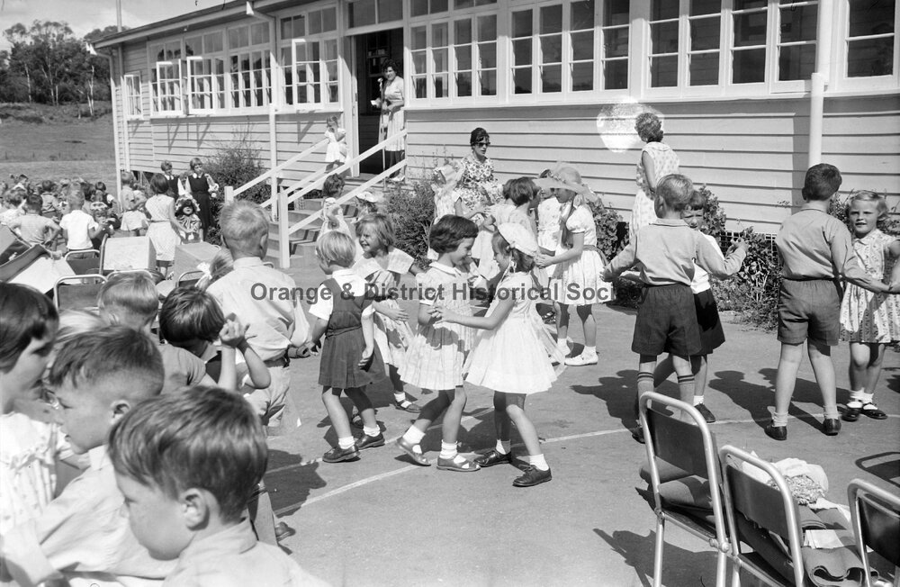 Glenroi School hat parade