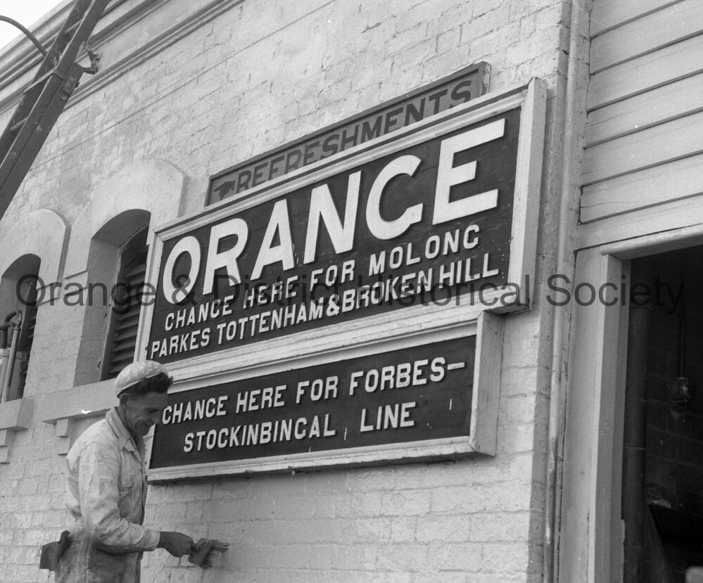 Mr C H Stahis painting Orange railway station | Central West Libraries