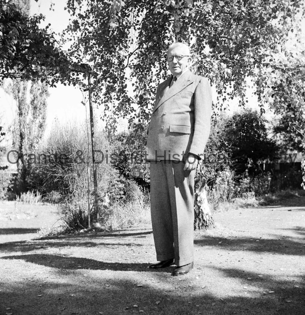 Dr Arthur Colvin retires as MLC