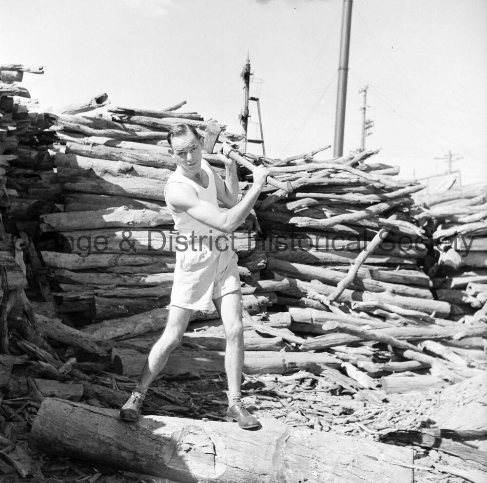 Orange boxer Pat Ford in training