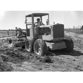 Kevin McNab working on pits at Gnoo Blas