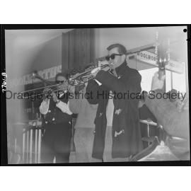 Graeme Bell's jazz band at Woolworths