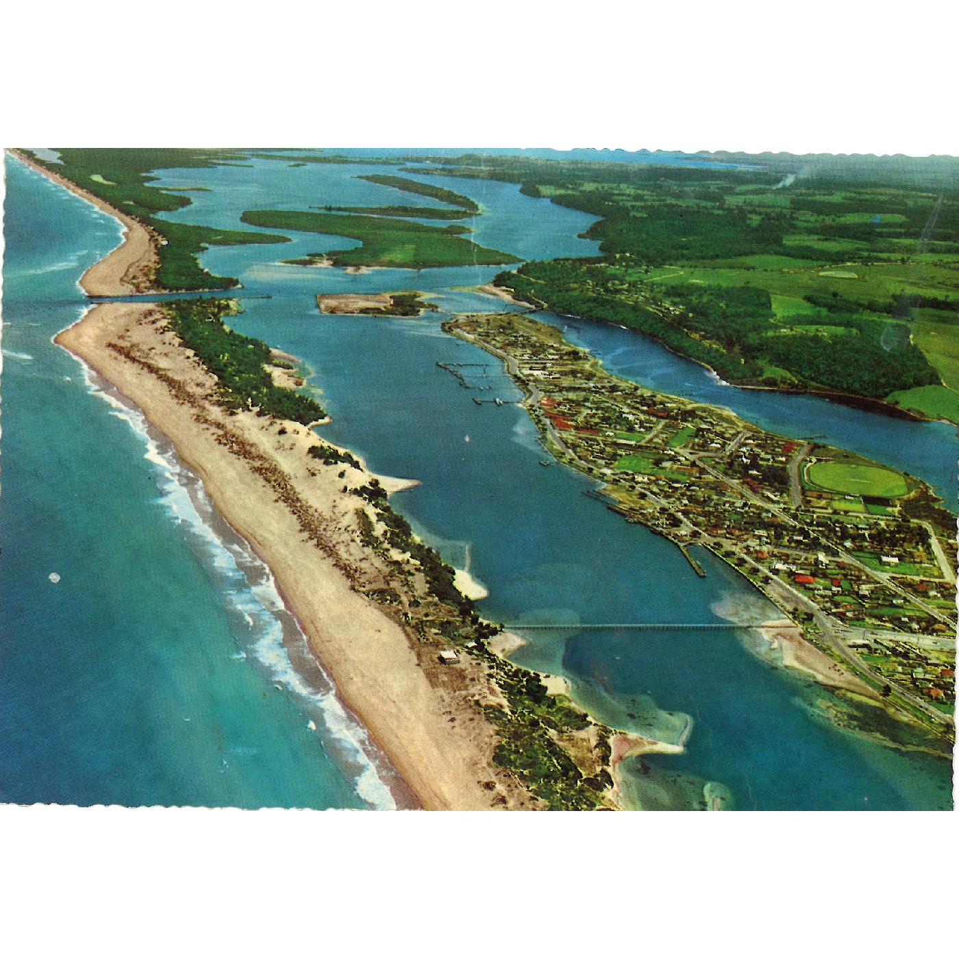 Postcard from Lakes Entrance 