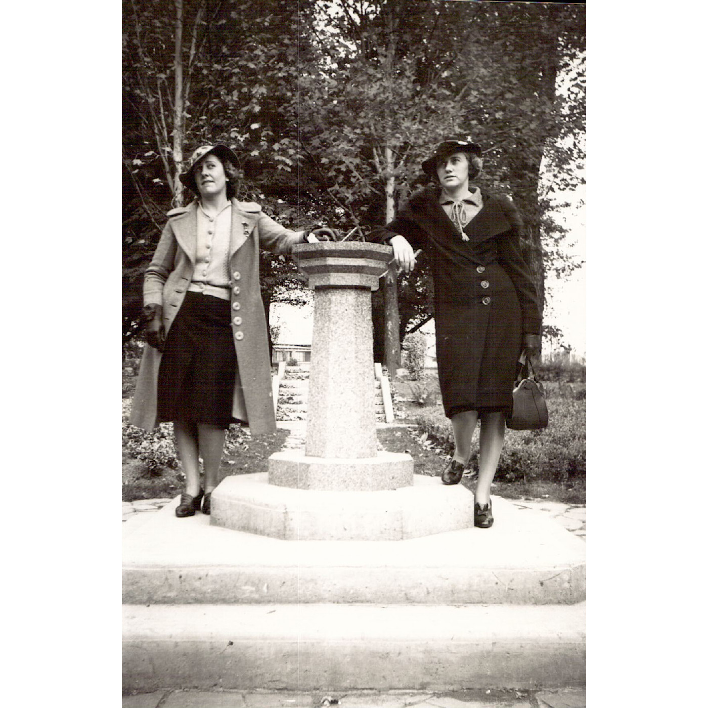 Sisters, Thelma and Nancy Job, Cook Park, Orange