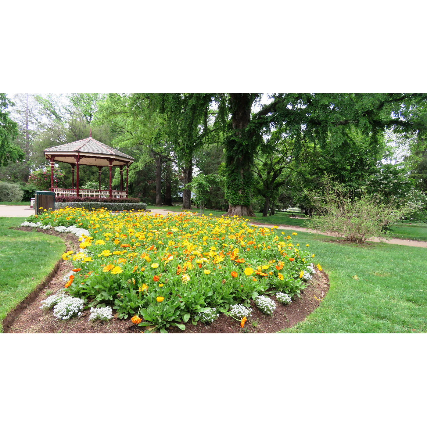 Cook Park, Orange with bandstand