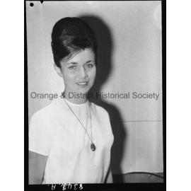 Sue Larance, Easter Showgirl entrant