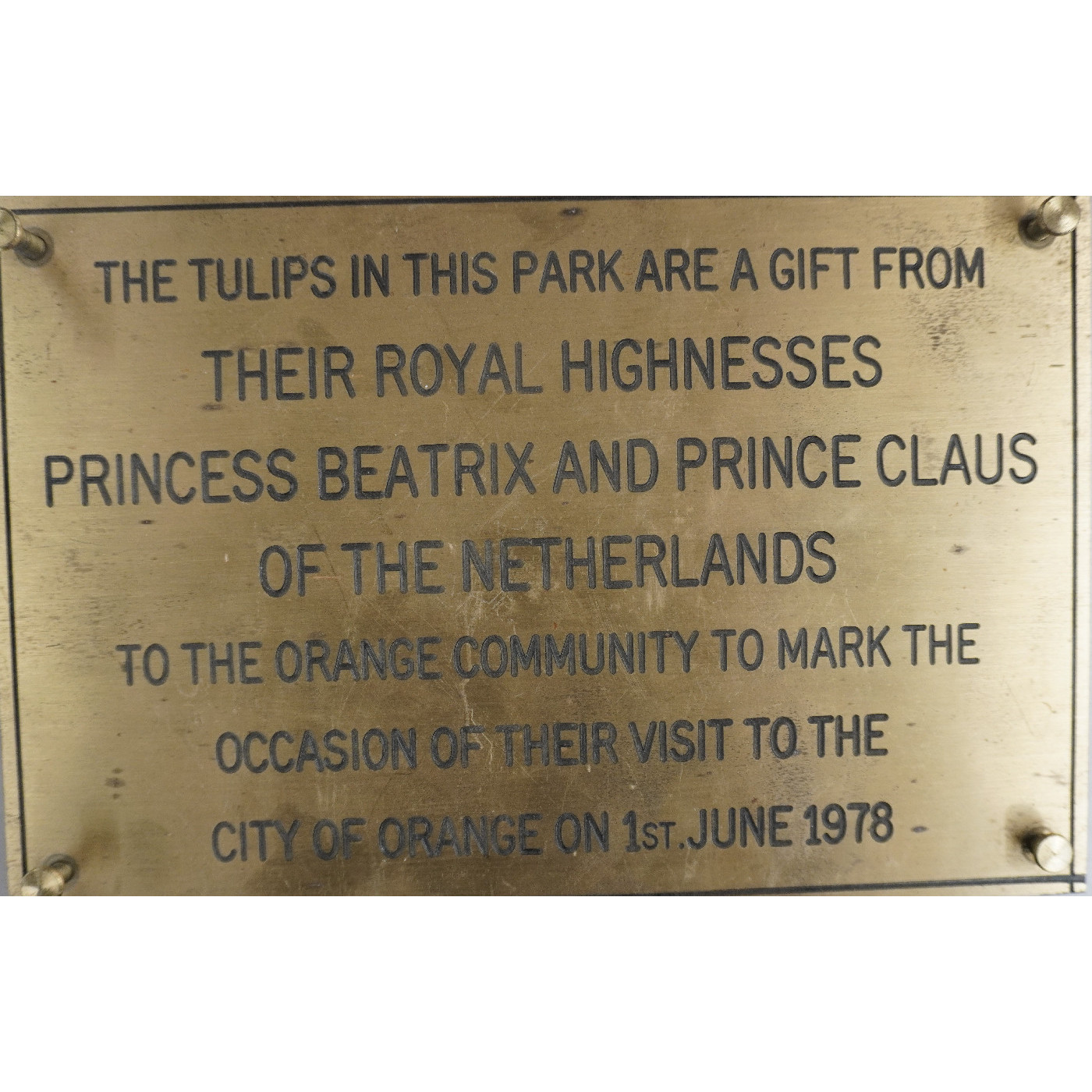 Plaque commemorating the visit of Princess Beatrix and Prince Claus 
