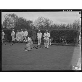 Combined Victorian and NSW bowling teams at Newstead