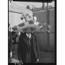 Santa Maria hat parade