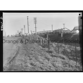 Congested overhead railway bridge in Franklin Road