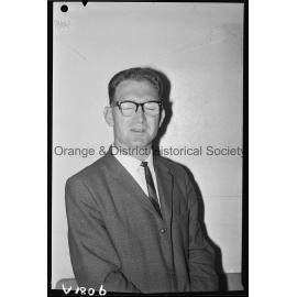 Mr R MacKinney