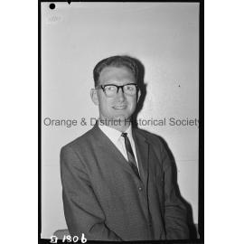 Mr R MacKinney