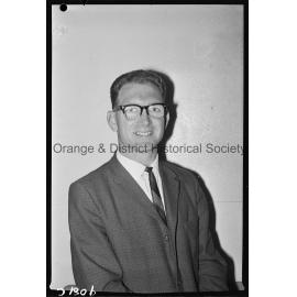 Mr R MacKinney