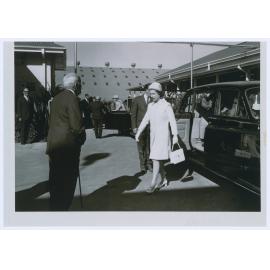 Queen Elizabeth arriving at the Email factory, Orange