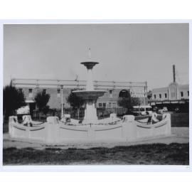 Whitney Fountain, Robertson Park, Orange
