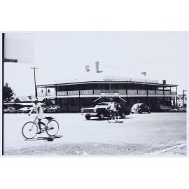 Metropolitan Hotel, corner of Anson and Byng Streets, Orange