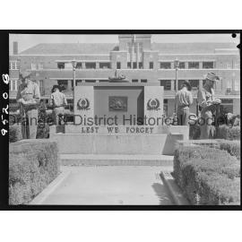 Military salute for Churchill Week